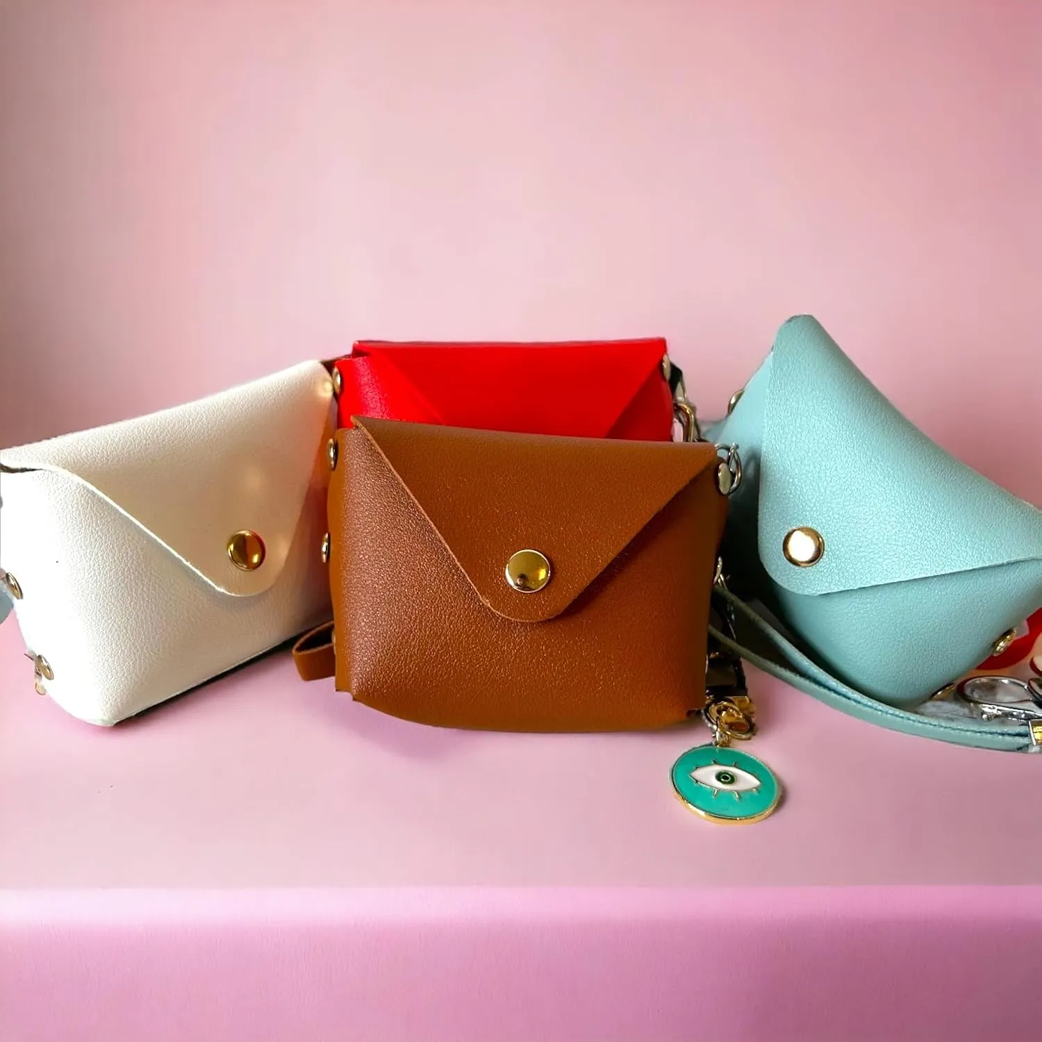 Luzia Chic Wristlet Purse